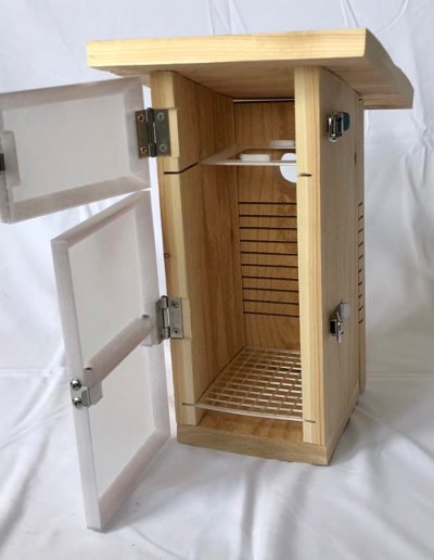 Cedar Birdhouse Inside View